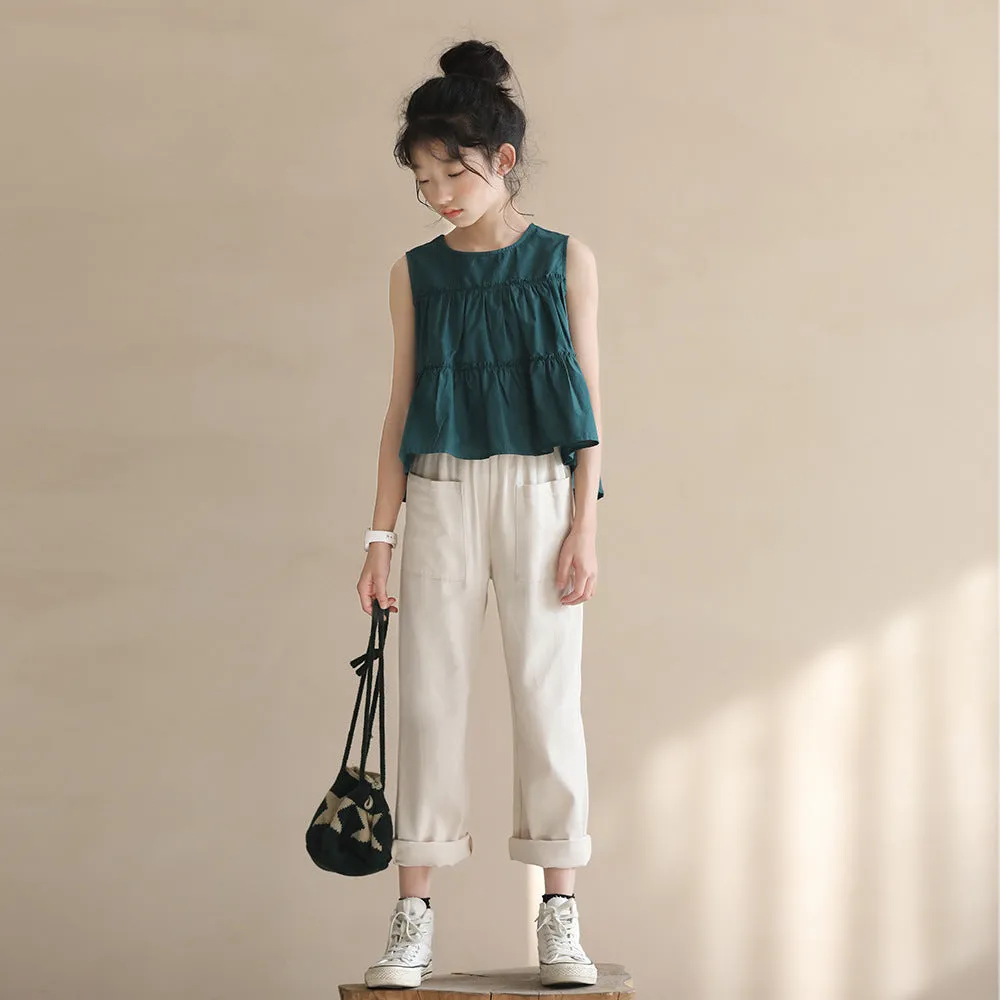 米白九分裤/ 荷叶边拼接上衣 Cropped Pants / Tiered Ruffle Blouse