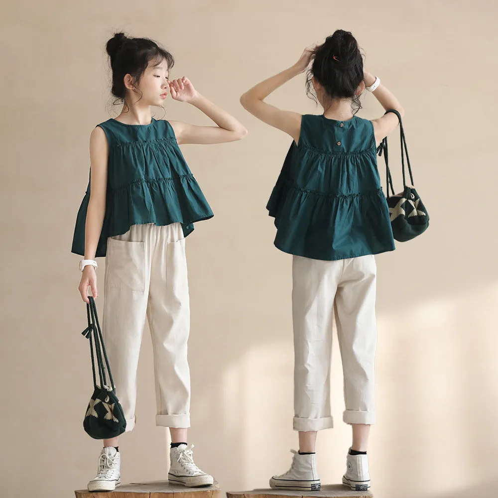 米白九分裤/ 荷叶边拼接上衣 Cropped Pants / Tiered Ruffle Blouse
