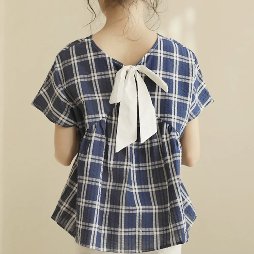 格子娃娃衫/ 白色牛仔裤 Navy Gingham Blouse/ Slim-Fit Jeans