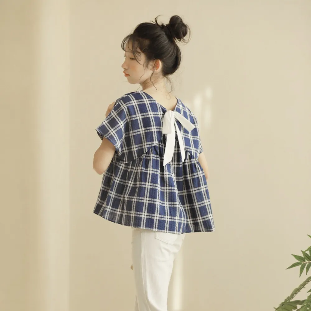 格子娃娃衫/ 白色牛仔裤 Navy Gingham Blouse/ Slim-Fit Jeans