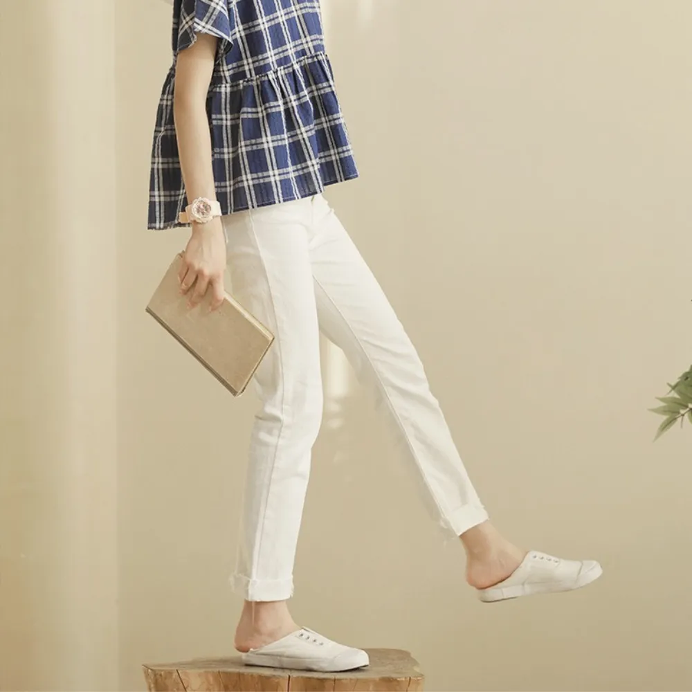 格子娃娃衫/ 白色牛仔裤 Navy Gingham Blouse/ Slim-Fit Jeans