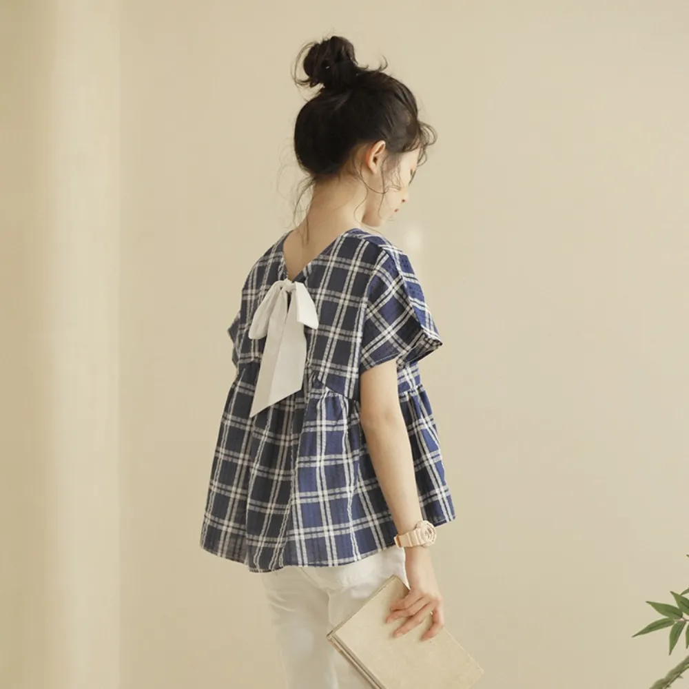 格子娃娃衫/ 白色牛仔裤 Navy Gingham Blouse/ Slim-Fit Jeans