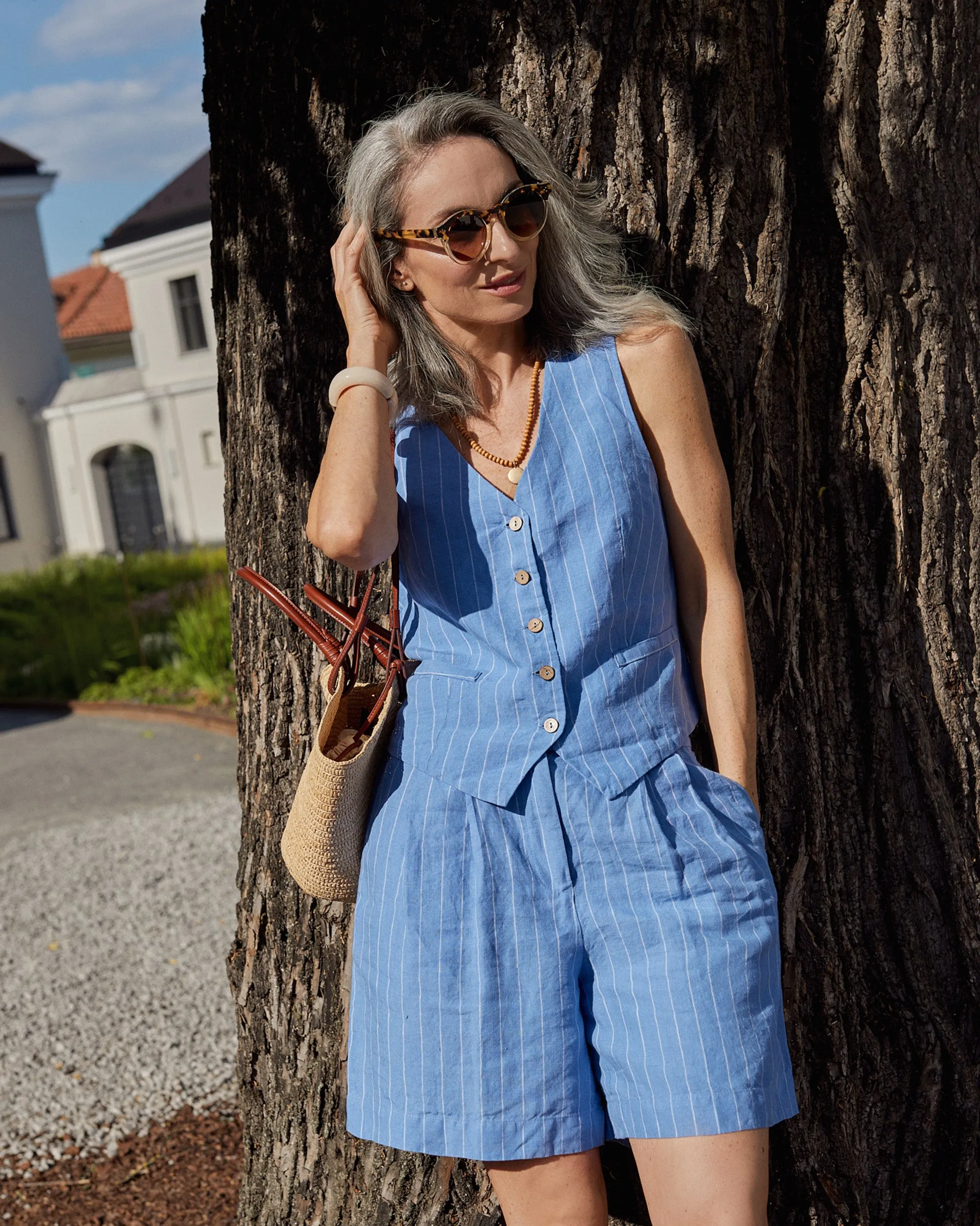 Pleated linen shorts BAGAN in Blue stripes