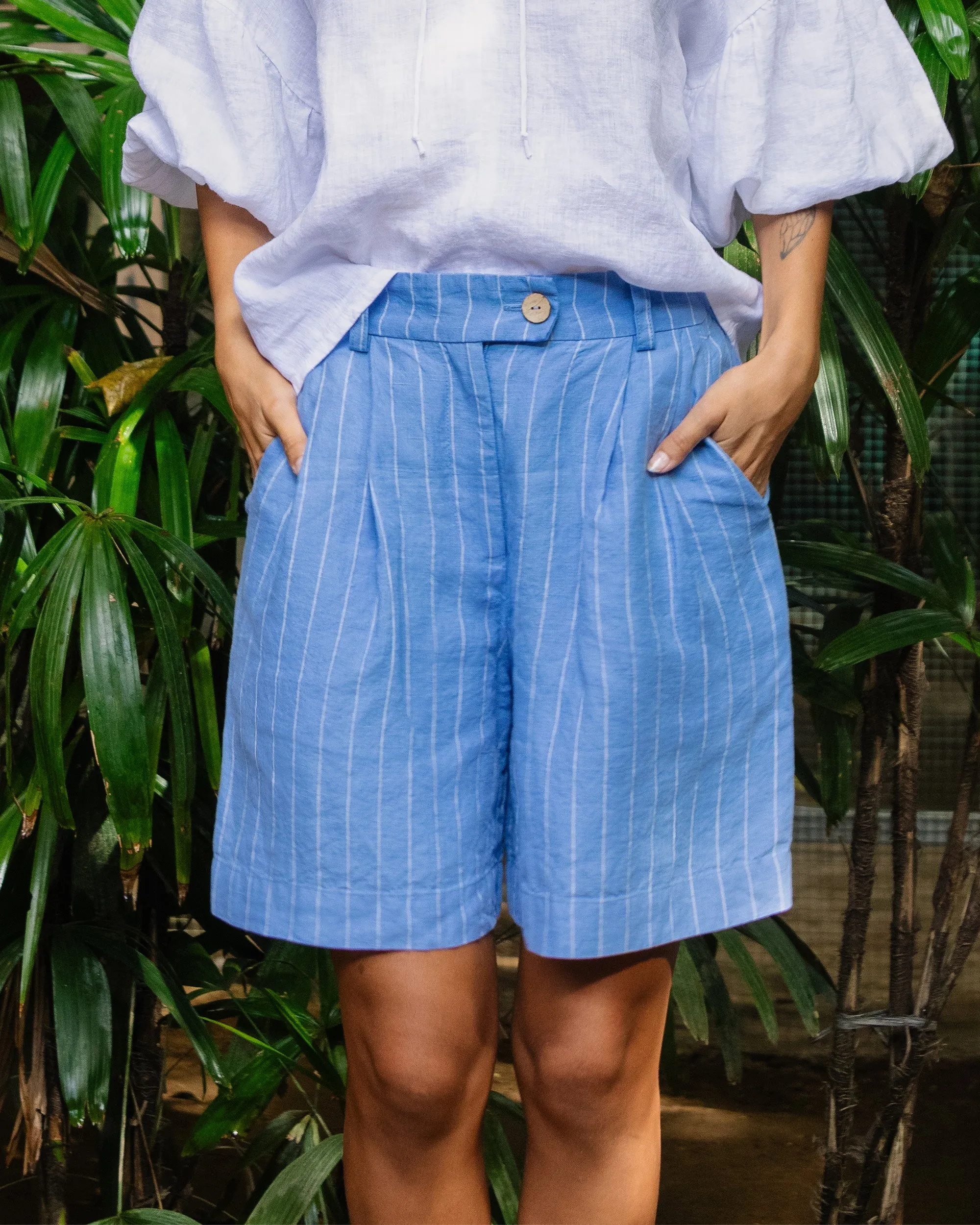 Pleated linen shorts BAGAN in Blue stripes