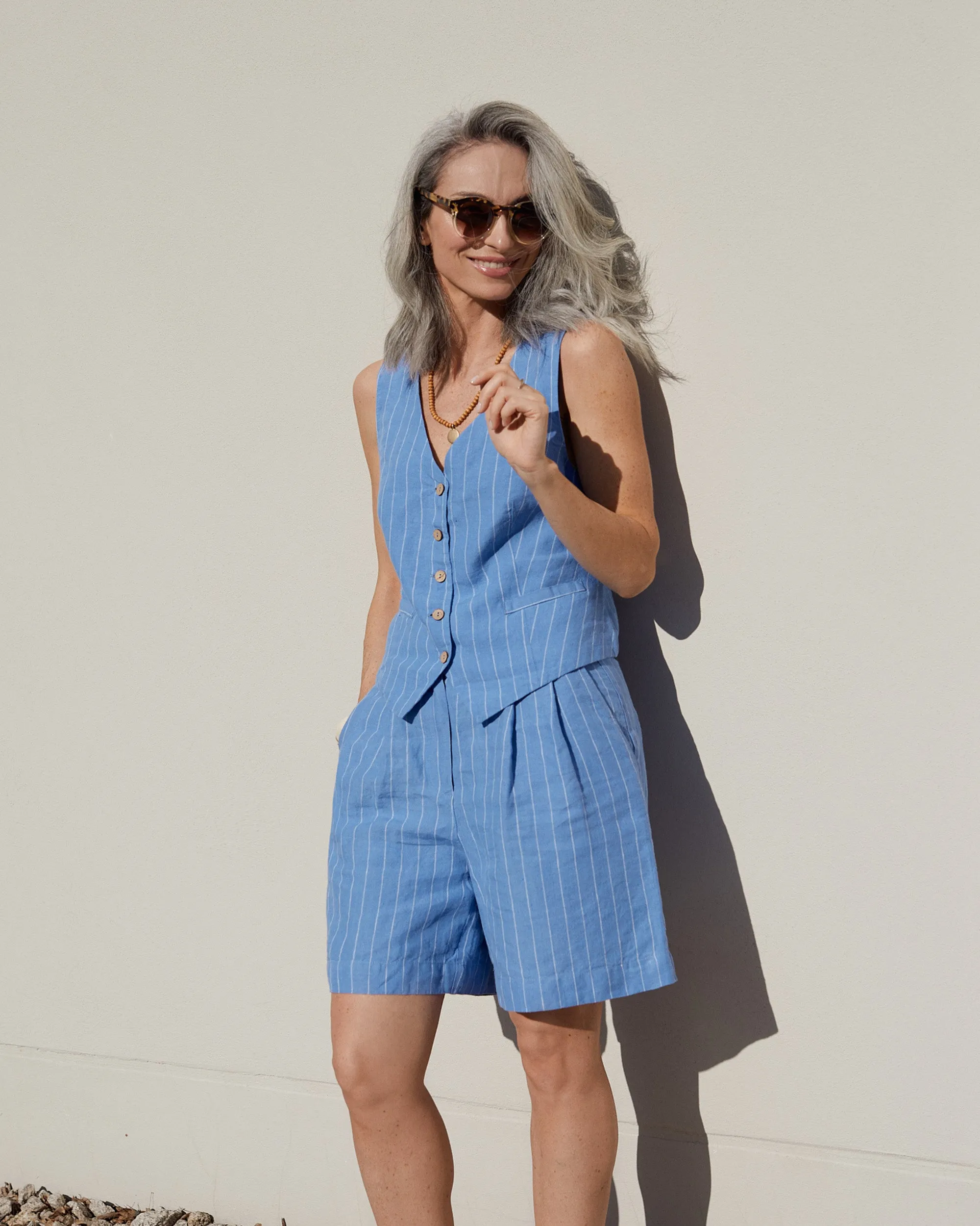 Pleated linen shorts BAGAN in Blue stripes