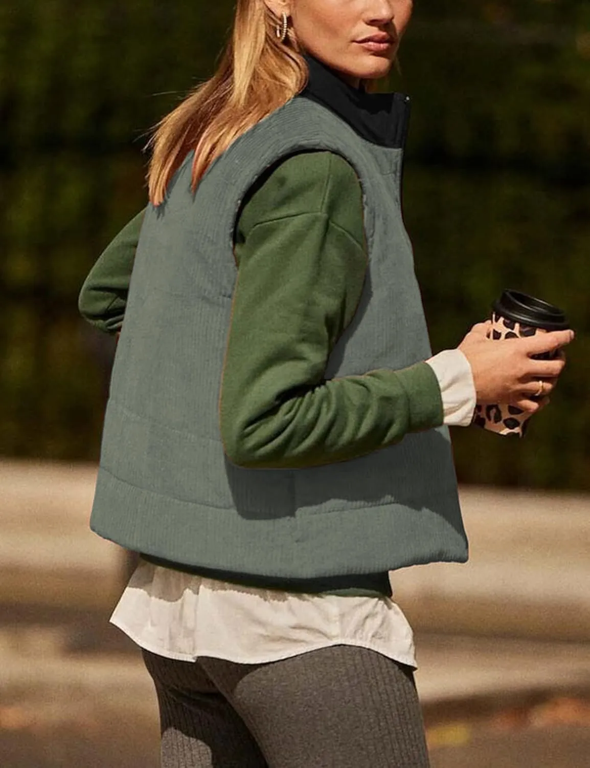 Women Corduroy Puffer Vest Cropped Sleeveless Jacket Puffy Stand Collar Gilet Coat Zip Up Outwear with Pockets